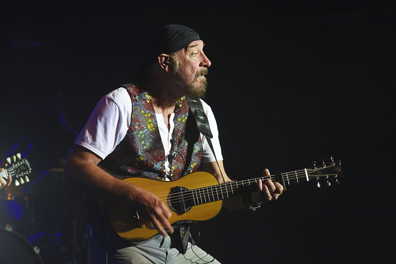 Ian Anderson playing his Andrew Manson Parlour Guitar